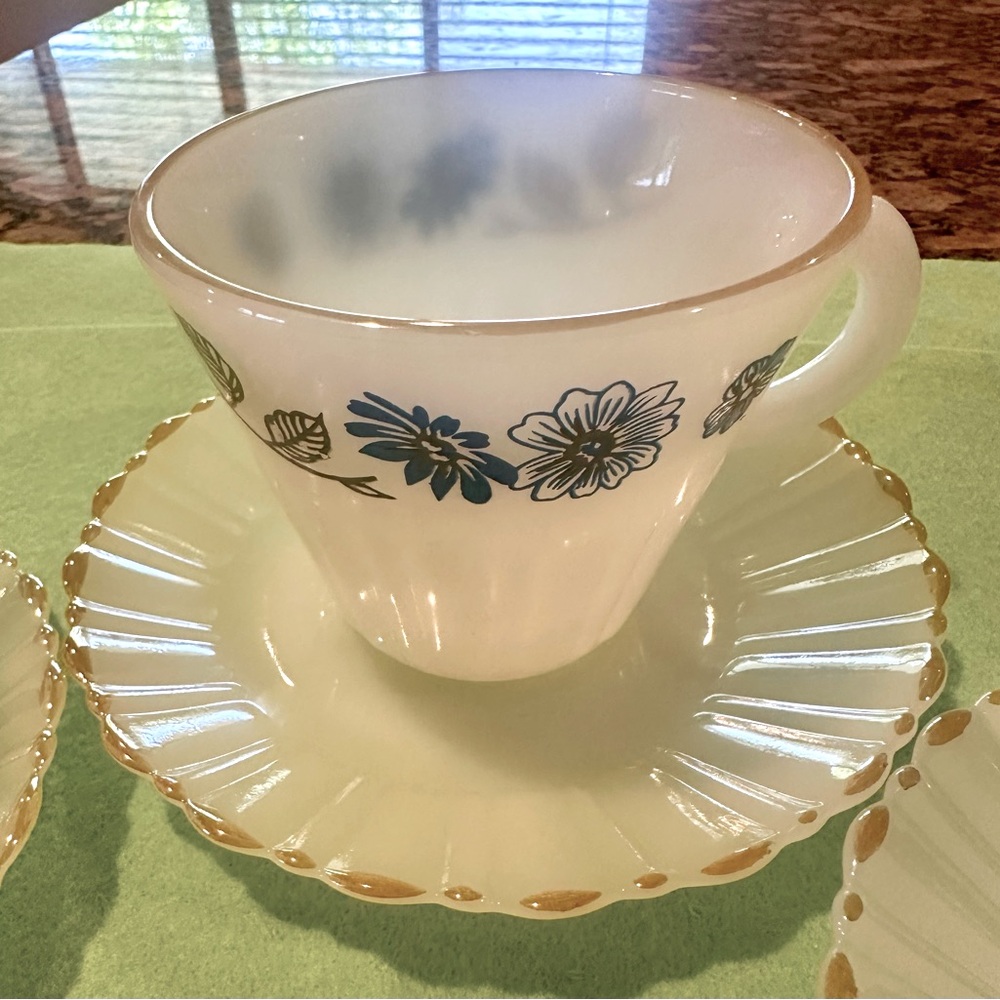 Termocrisa Vintage Milk Glass Tea Cups with Saucers Blue Daisy Floral – Set of 3